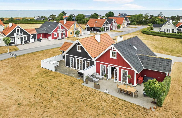 Charming terraced house by the beach and forest