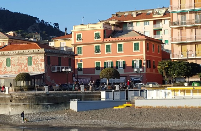 Charming three-room on the sea front promenade of Chiavari sea