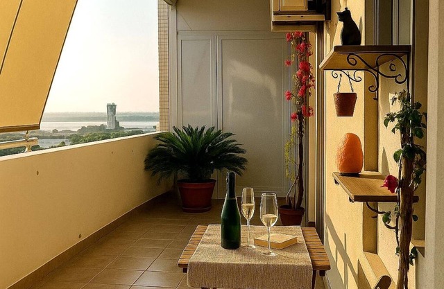 Charming Top floor 1-bedroom apartment in delightful Bari with WiFi, AC