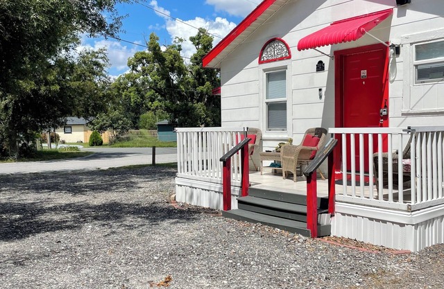 Charming Town House — 10 Minutes from the Legoland Park and Downtown