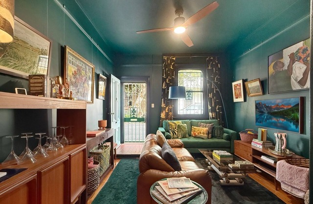 Charming Townhouse Steps from Newcastle Beach
