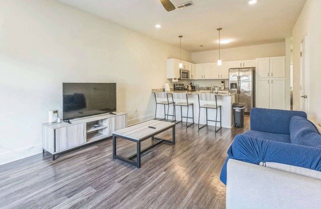 Charming Townhome with Fitness Studio + Grill