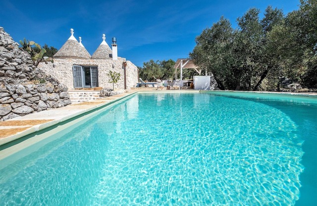 Charming Trullo with Heated pool and panoramic view