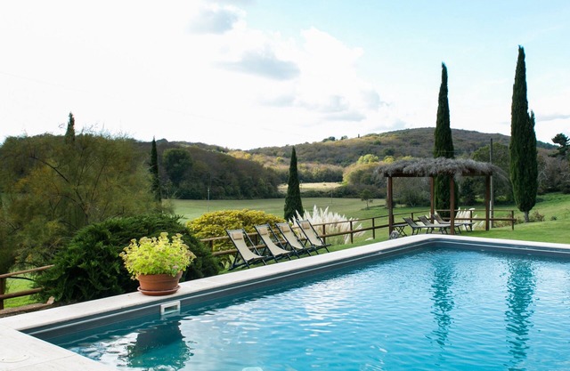 Charming Tuscan Villa with pool, hot tub, A/C, Siena 15 km