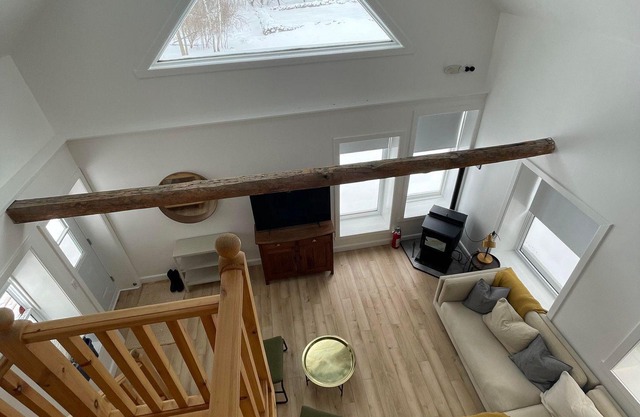 Charming two story retreat situated in the beautiful Haut St-Laurent. n