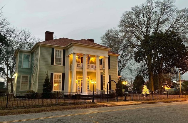 Charming two room grand suite in Historic antebellum mansion.