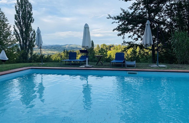 Charming Umbrian holiday home with 2 houses, amazing views and a 15m pool