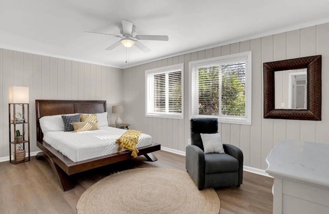 Charming updated bungalow in the awesome Rosewood community of Columbia.