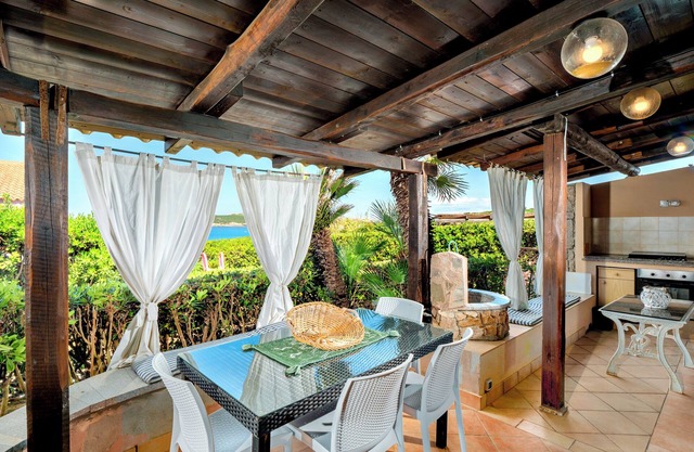 Charming Villa with Sea View, Wi-Fi, Garden & Terrace