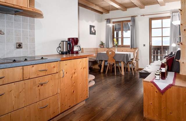 Charming Vacation Apartment "Frötscherhof Linde" with Mountain View, Sauna, Wi-Fi, Balcony & Shared Garden; Parking Available