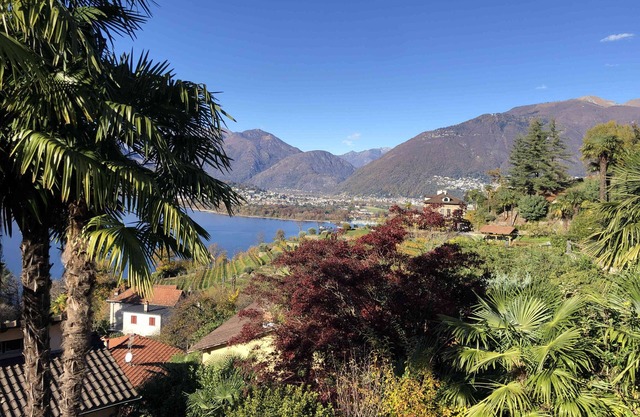 Charming vacation home with garden and lake view in beautiful Ticino!