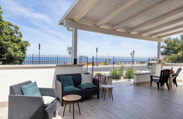 Charming vacation home by the sea