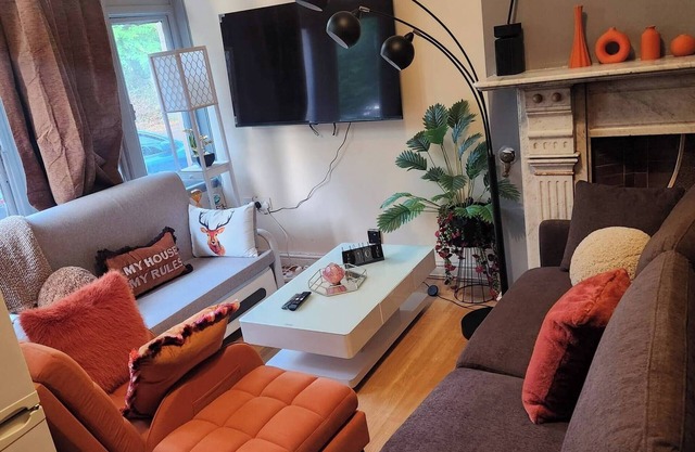 Charming Victorian Apartment in Central Wolverhampton