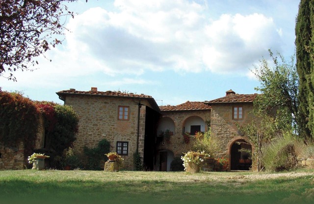 Charming villa on top of a hill with breathtaking views - pool
