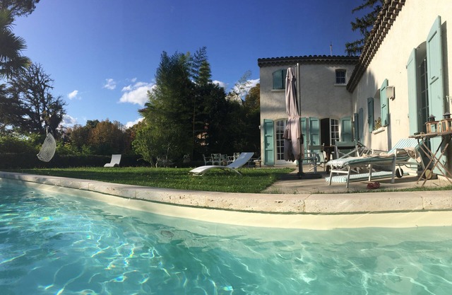 Charming villa, exceptional view over the rooftops of Manosque, heated swimming pool