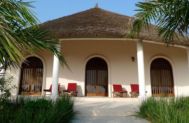 Charming villa, idyllic setting, seaside, very beautiful and large pool