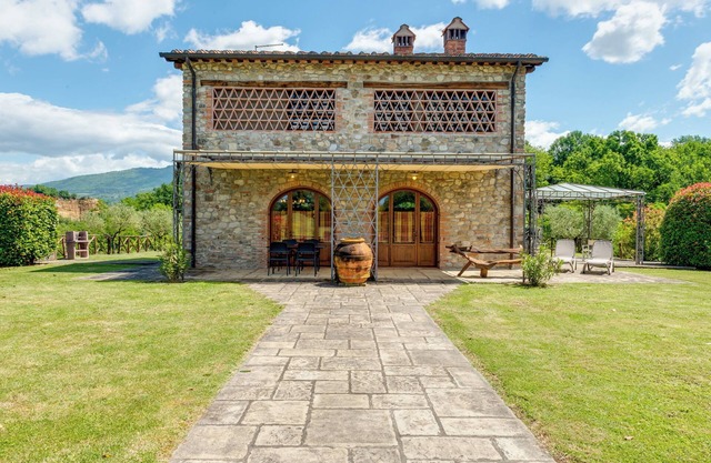 Charming Villa in Chianti with Spa, Pool, A/C, Wi-Fi,quiet location, romantic
