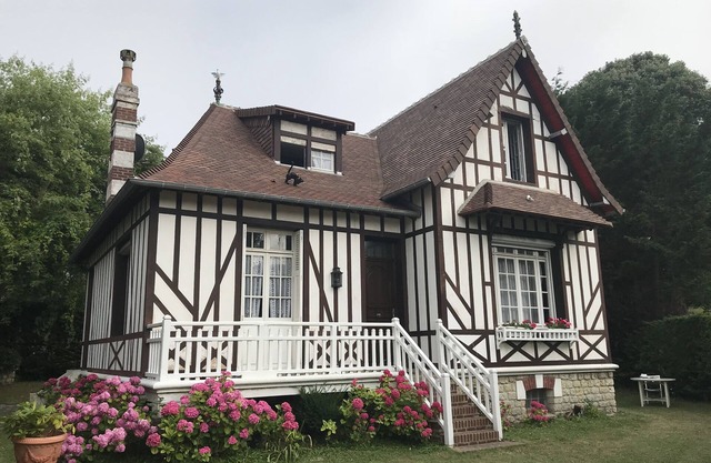 Charming villa in Houlgate beach 100m, 5mn walk from linen shops