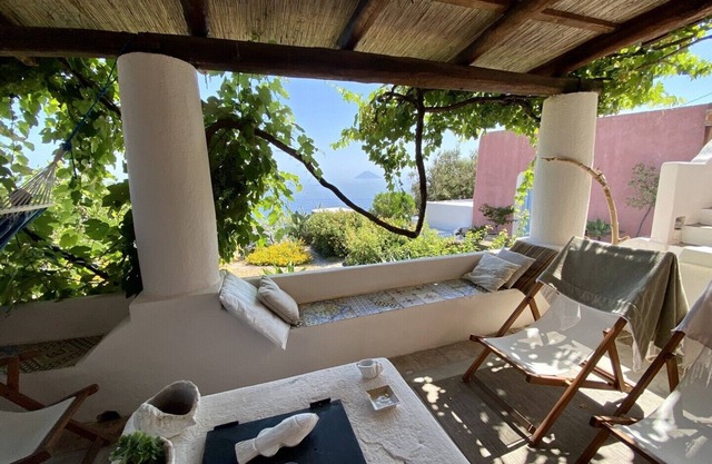 Charming villa in SALINA Capo Faro- dream sunset -