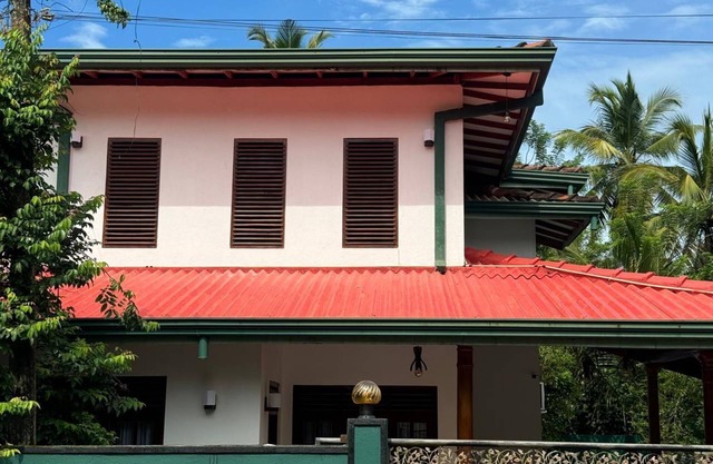Charming villa with 4 bedrooms and WiFi, AC in serene Weligama