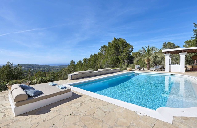 Charming Villa with 5 Bedrooms in Sant Joan, 1042