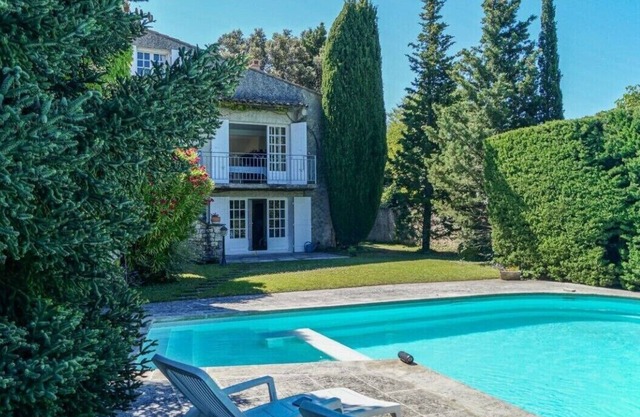 Charming villa with large swimming pool in an idyllic estate in Drôme provençale