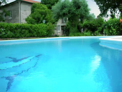 Charming villa with mountain view in Pedraça, pool