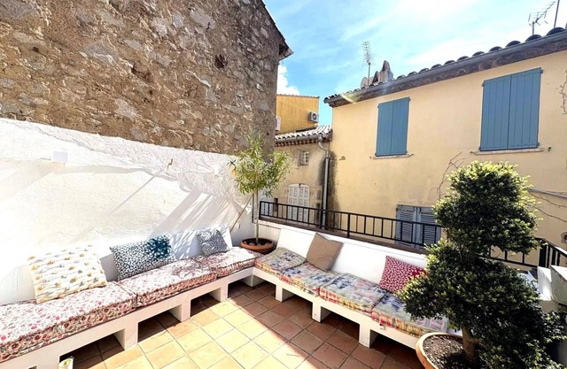 Charming Village House Saint-Tropez Center with Rooftop