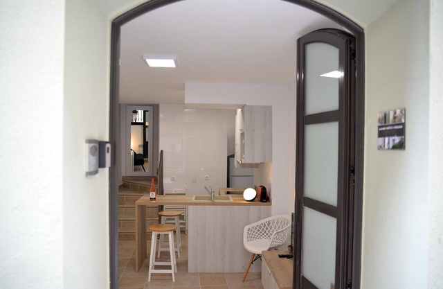 Charming Village House in Central Peralada with Modern Amenities