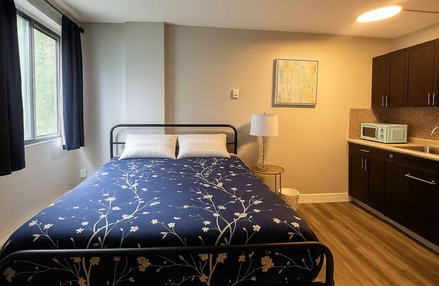 Charming Vintage Studio Escape in Downtown Calgary