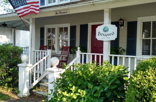 Charming & Walkable 1905 Farmhouse Stroll to Shops, Shore & Beach Fun