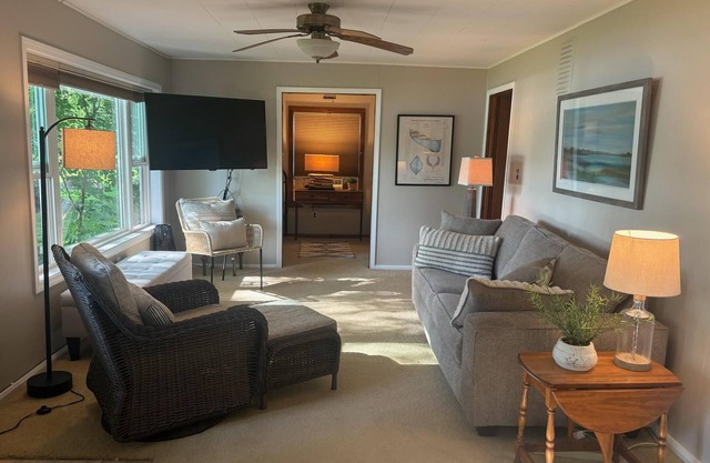 Charming Waterfront 3-Bdrm. Cottage on Wolf River with Private Dock. Fremont, WI