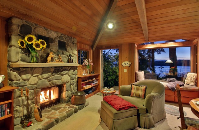 Charming Waterfront Cottage-NO CLEANING FEE-Water, Mountain & Sunset View
