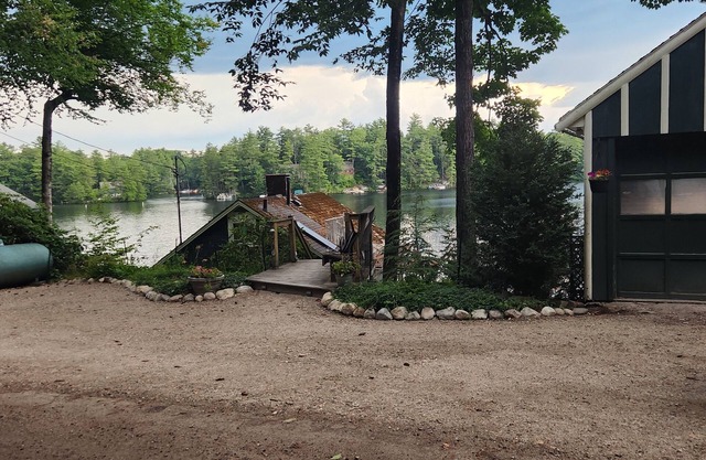 Charming Waterfront Cottage on Pristine Great East Lake