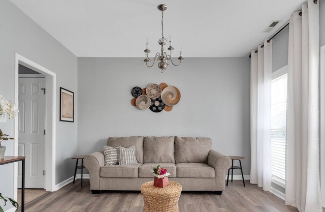Charming Wendell Home w/firepit and pool table