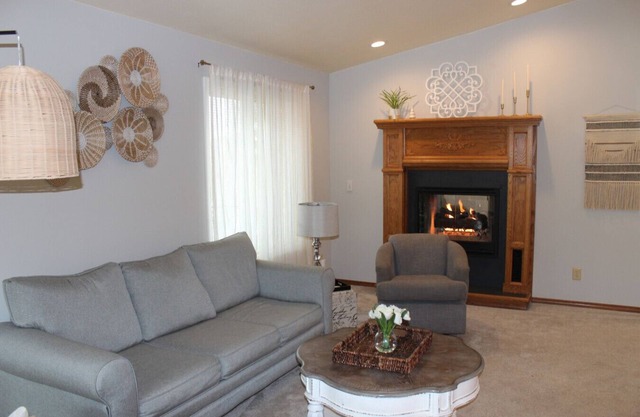 Charming Wine Country Retreat in Hills West- Perfect for Relaxation & Exploration!