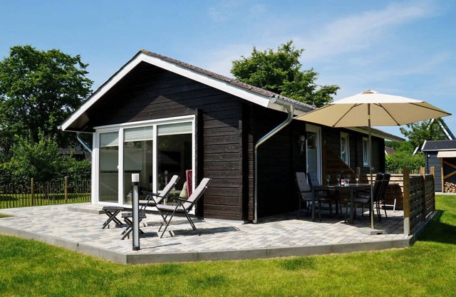 Charming wooden cottage "Schmidt's Huus" in Swedish style offers you high-quality furnishings as well as a well-tended garden with a large terrace for a vacation with the whole family or in intimate togetherness
