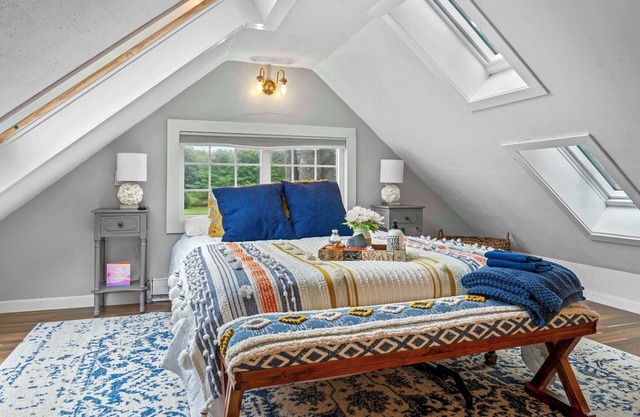 Charming Woodstock Skylight Retreat- Just 10 Minutes from Loon Mountain!
