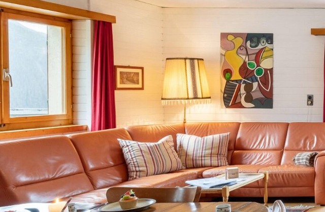 Chasa Moffa: Spacious 5.5-room flat in Vnà with panoramic views and private sauna