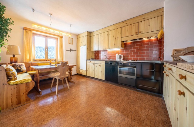 Chasa Rosa 2: 2.5-room apartment in the idyllic and sun-drenched mountain village of Vnà