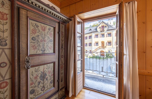 Chasa Tredeschin: Holiday flat with style in the village center of Sent