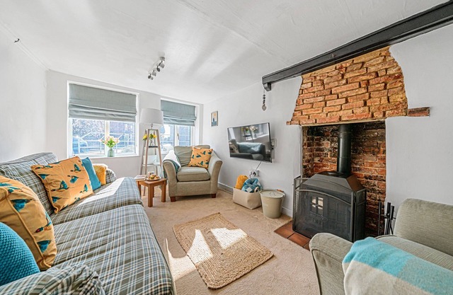 Chase Cottage - sleeps 8 guests in 4 bedrooms