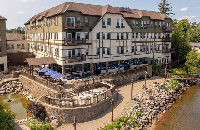 Chase On The Lake Resort Hotel