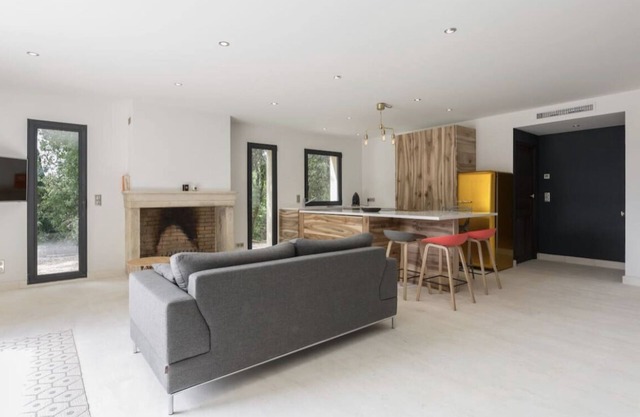 Chateau/Country House
