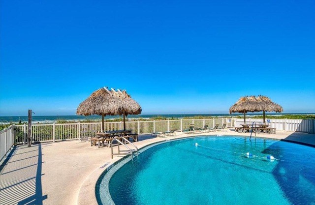 Chateau 6W Alluring Beachfront Condo