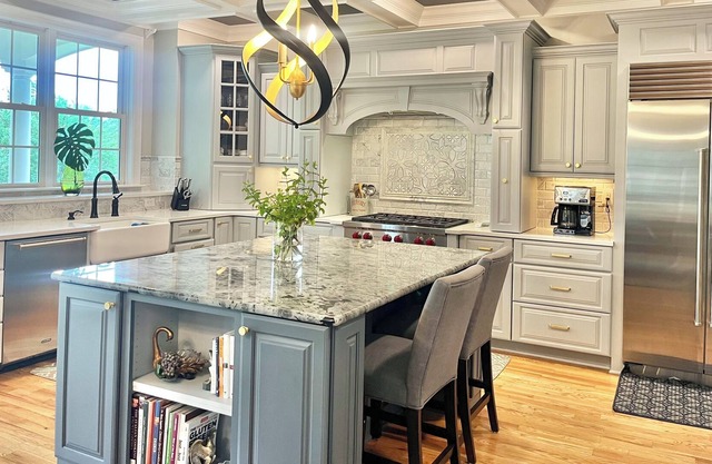 Chateau d’Amour- Huge home Sleeps 16 on 2 acres,