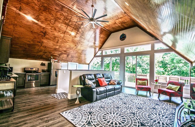 Chateau On Monroe - 5 Star Oasis. A Unique and Memorable Nashville Experience!