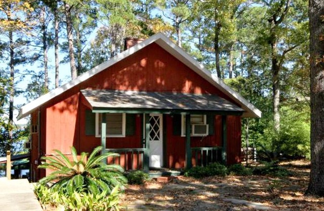Chateau Rouge-3 BR / 2 1/2 Baths*Sleeps 10*Lakefront House is great for a group