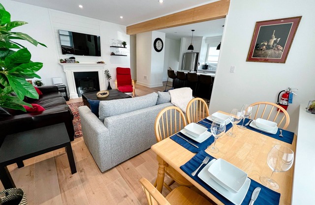 Chateau Vino - newly renovated home in the heart of NOTL wine country!