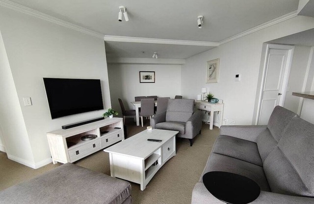 Chatswood Executive Apartment (with car parking)